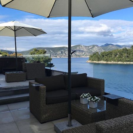 High View-A Seaside Villa With Huge Jacuzzi Račišće Exterior foto
