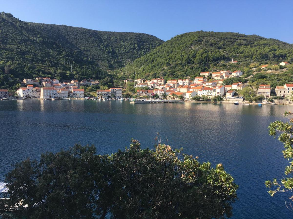 High View-A Seaside Villa With Huge Jacuzzi Račišće Exterior foto