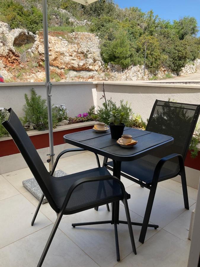 High View-A Seaside Villa With Huge Jacuzzi Račišće Exterior foto